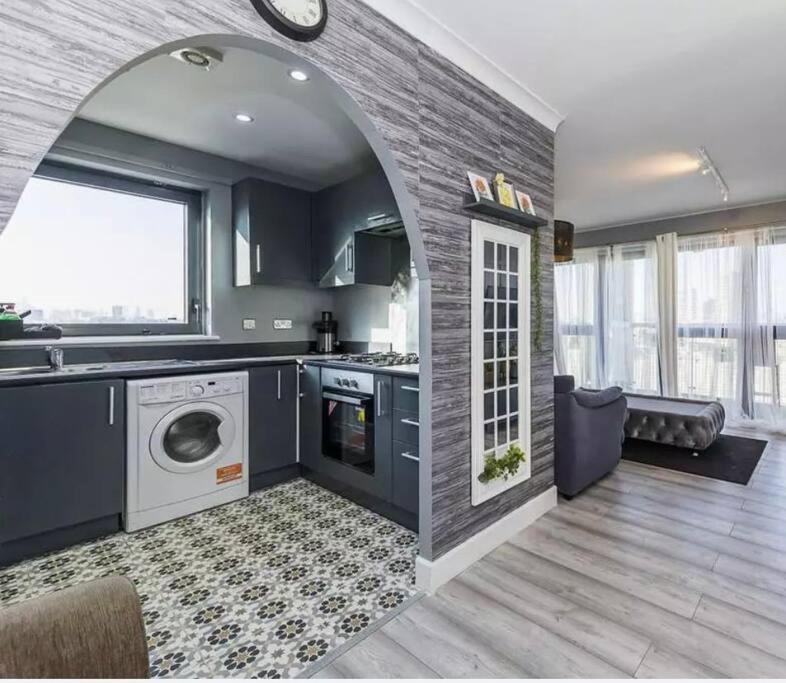 Luxury Canary Wharf Two Bedroom *rare * Apartment *