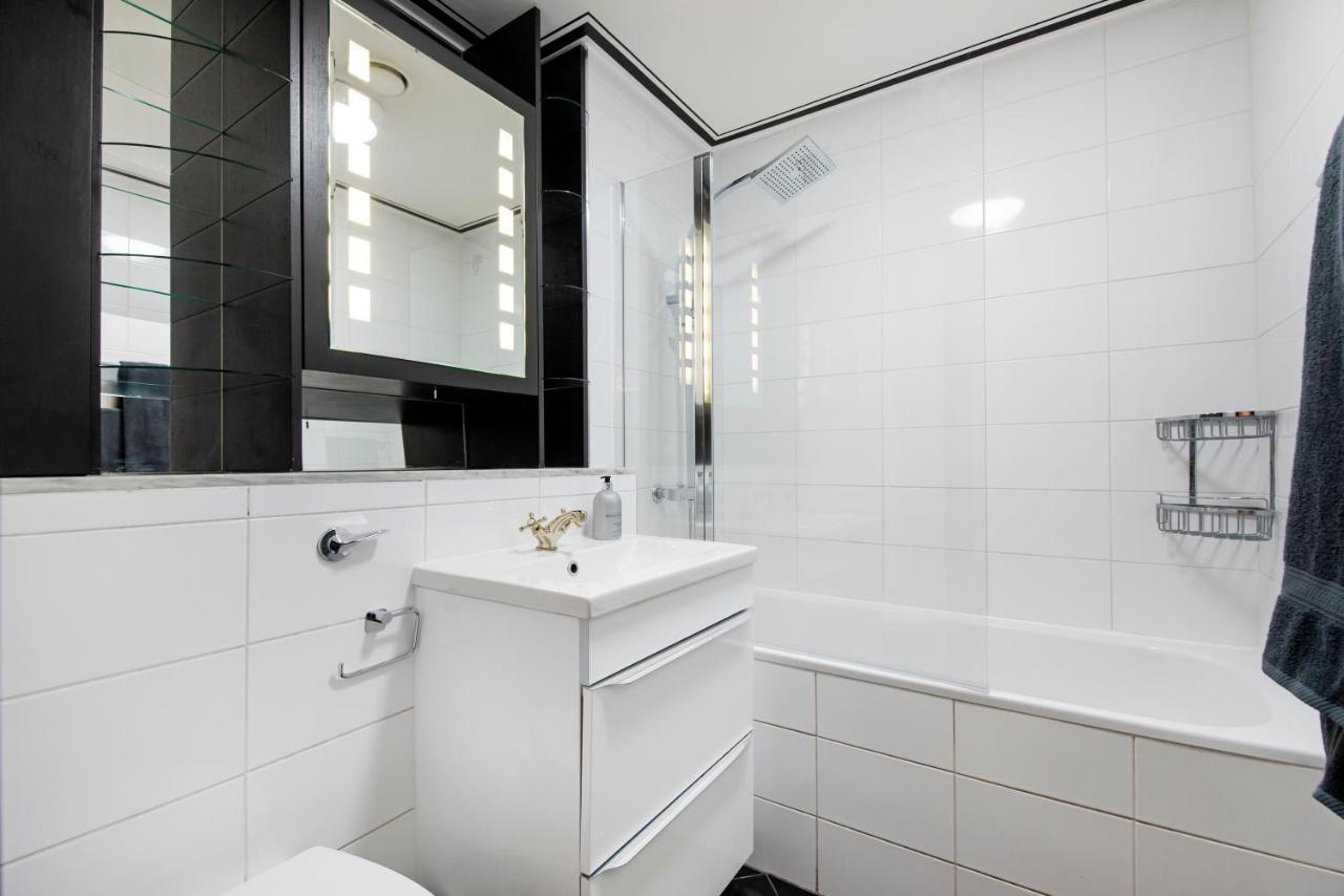 Large And 2 Bed Appartement *