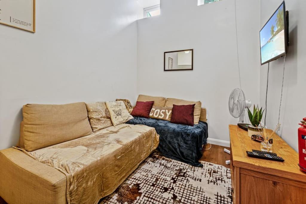 Two Bedroom With Patio Close To Hyde Park Ed4 Apartment *