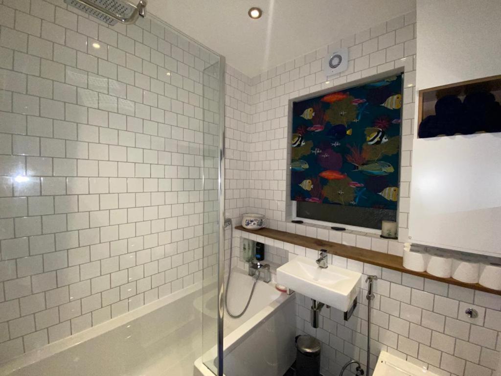Three Bedroom Family With Garden In Walthamstow *