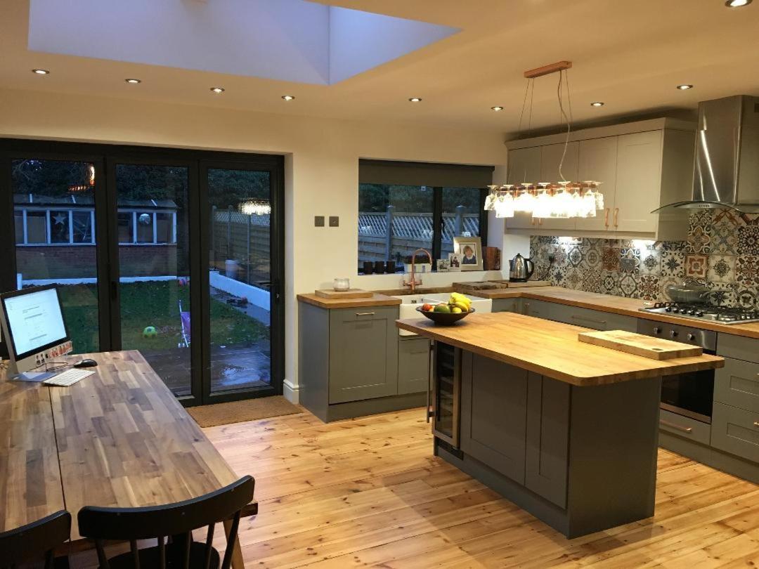 Three Bedroom Family With Garden In Walthamstow Сasa de vacaciones