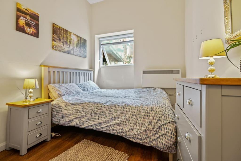 Apartment Two Bedroom With Patio Close To Hyde Park Ed4