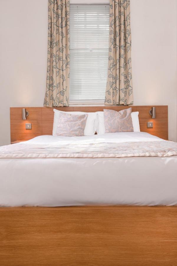 Fox Connaught 3* Londen