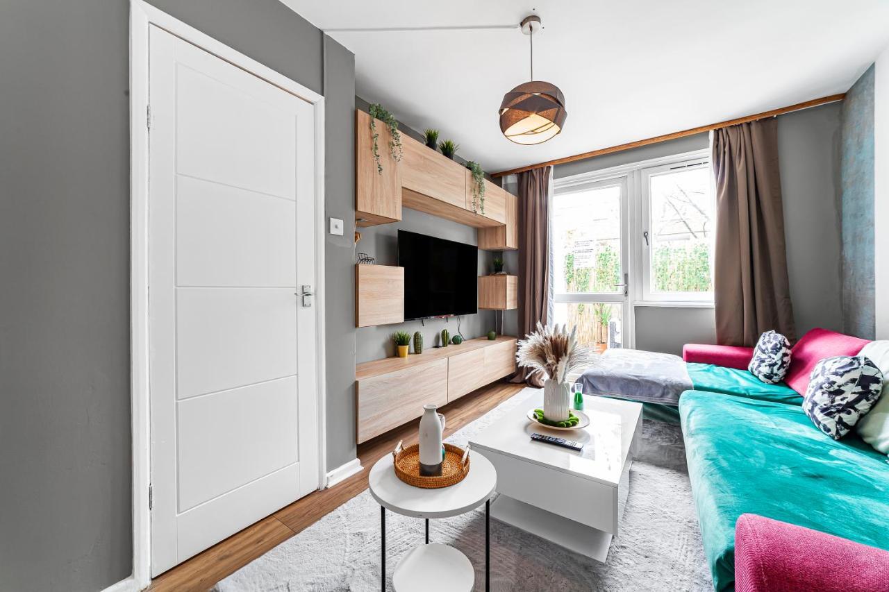 1bed W/ Hot Tub & Garden Apartment London