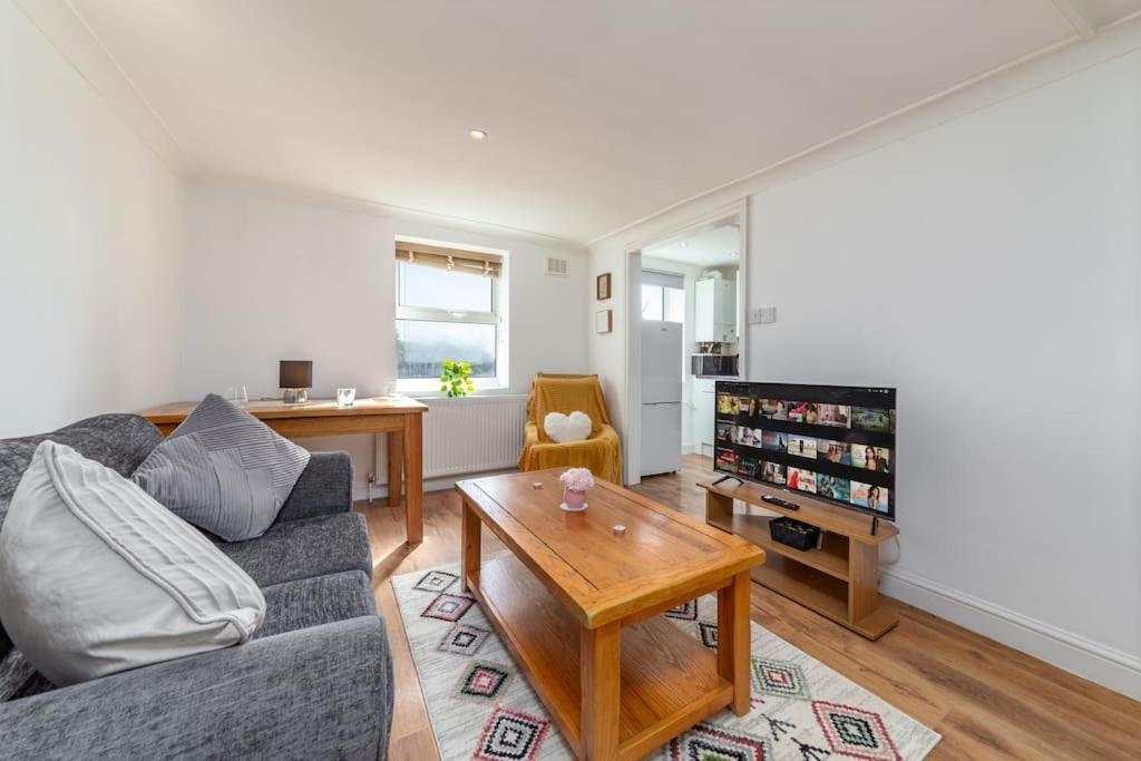 Apartment Lovely One Bedroom Flat On Edgware Road #03 *