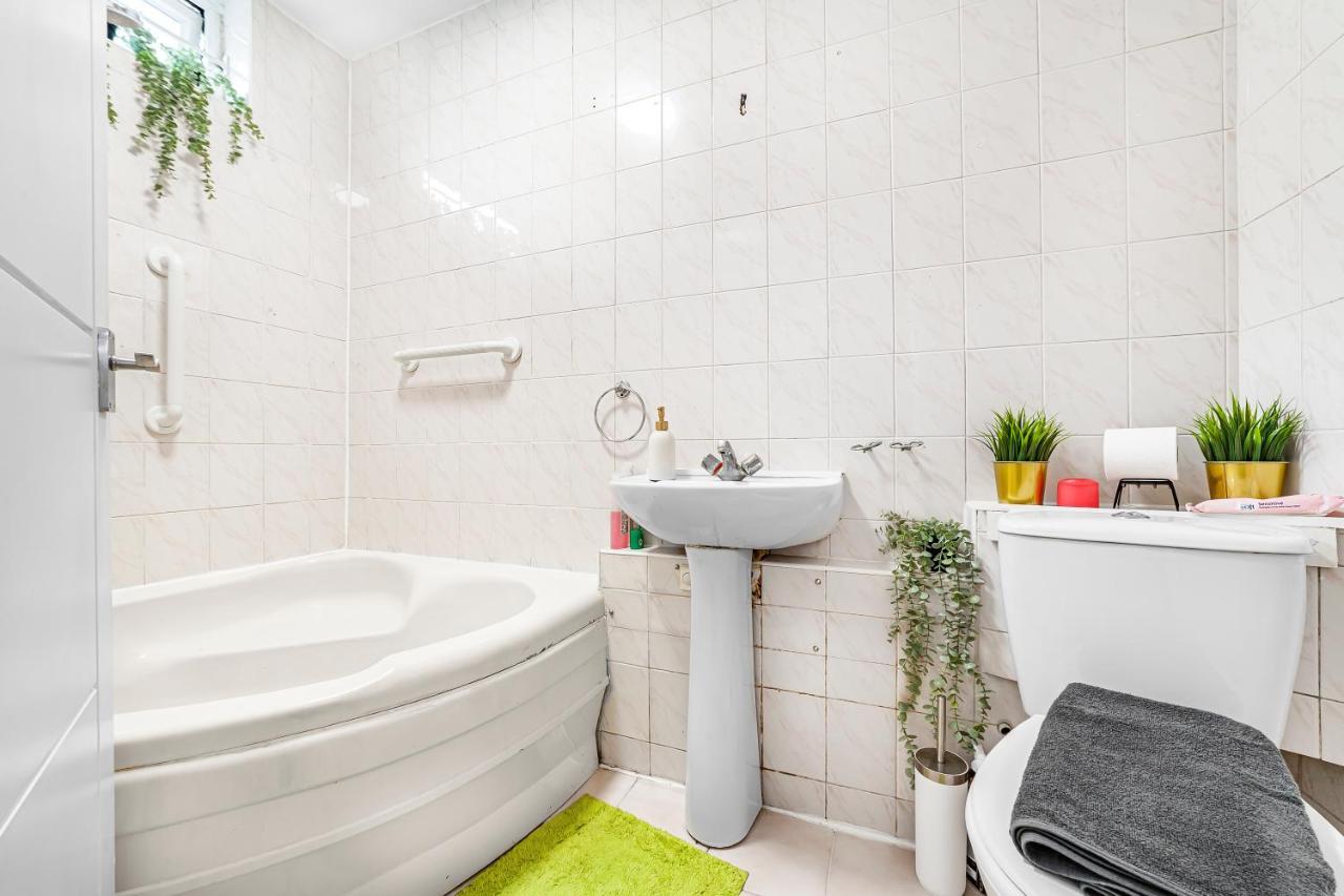 Apartment 1bed W/ Hot Tub & Garden *