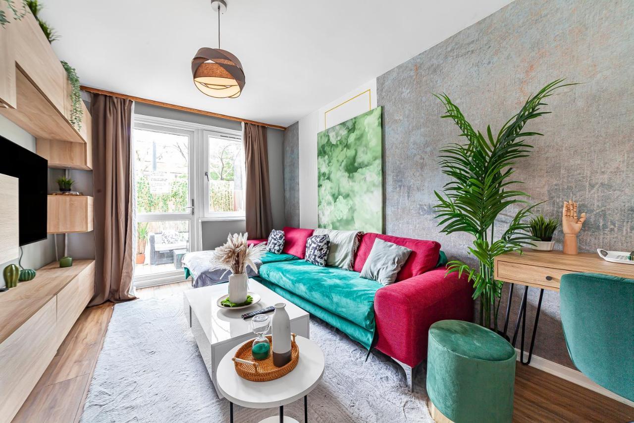 1bed W/ Hot Tub & Garden London