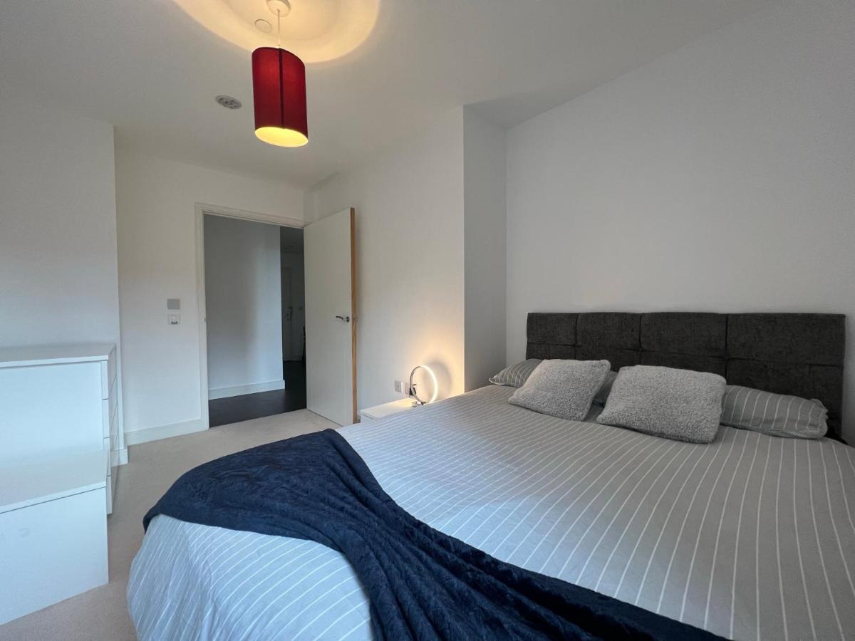 Modern 2br 2ba Wparking Sleeps 6 Comfortably Apartment