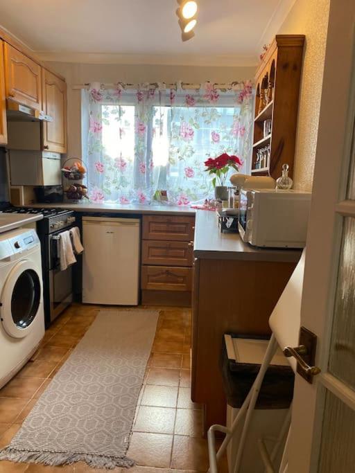 One Double Bedroom In A Shared London