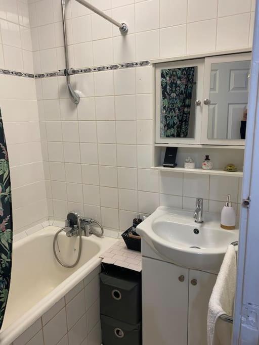 One Double Bedroom In A Shared London