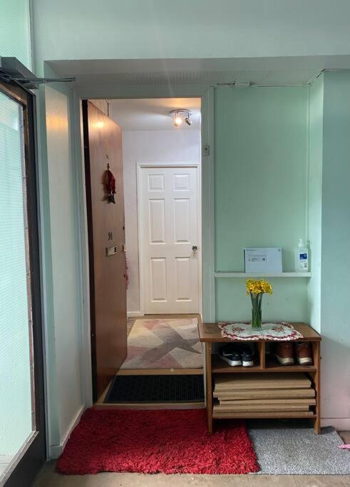 Apartment One Double Bedroom In A Shared London