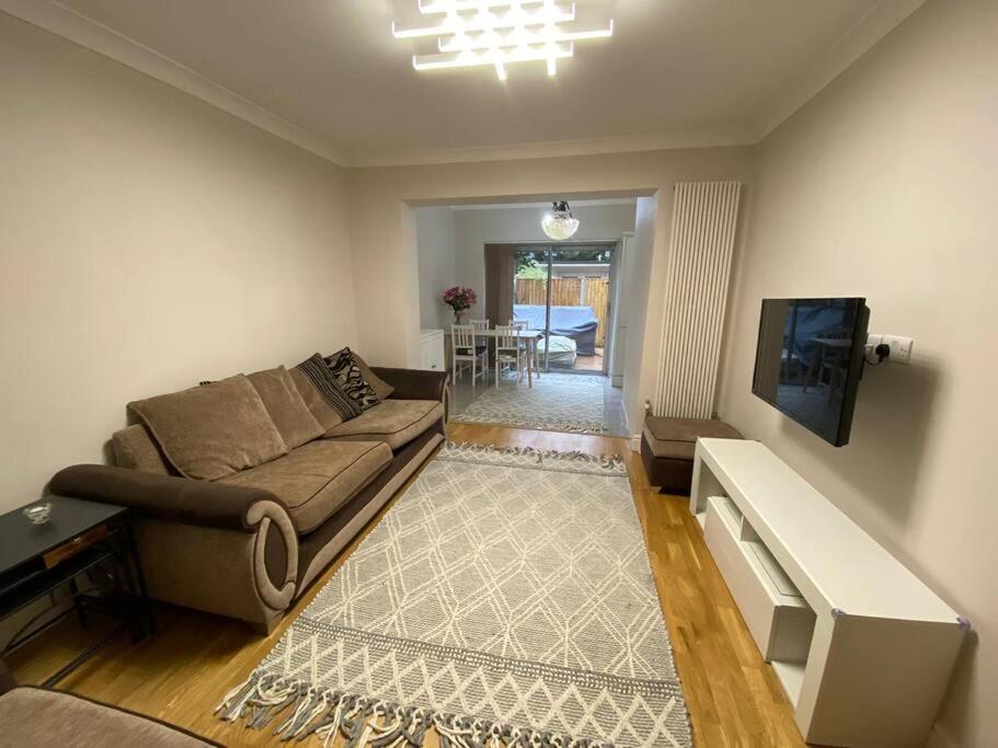Apartment Cheviot 2 Bed London
