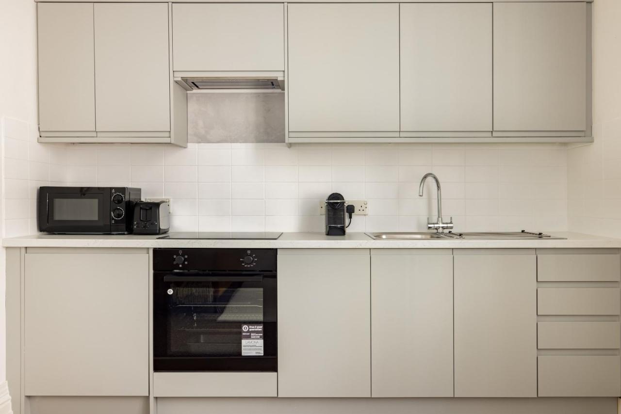 Spacious With Office & Rear Terrace * London