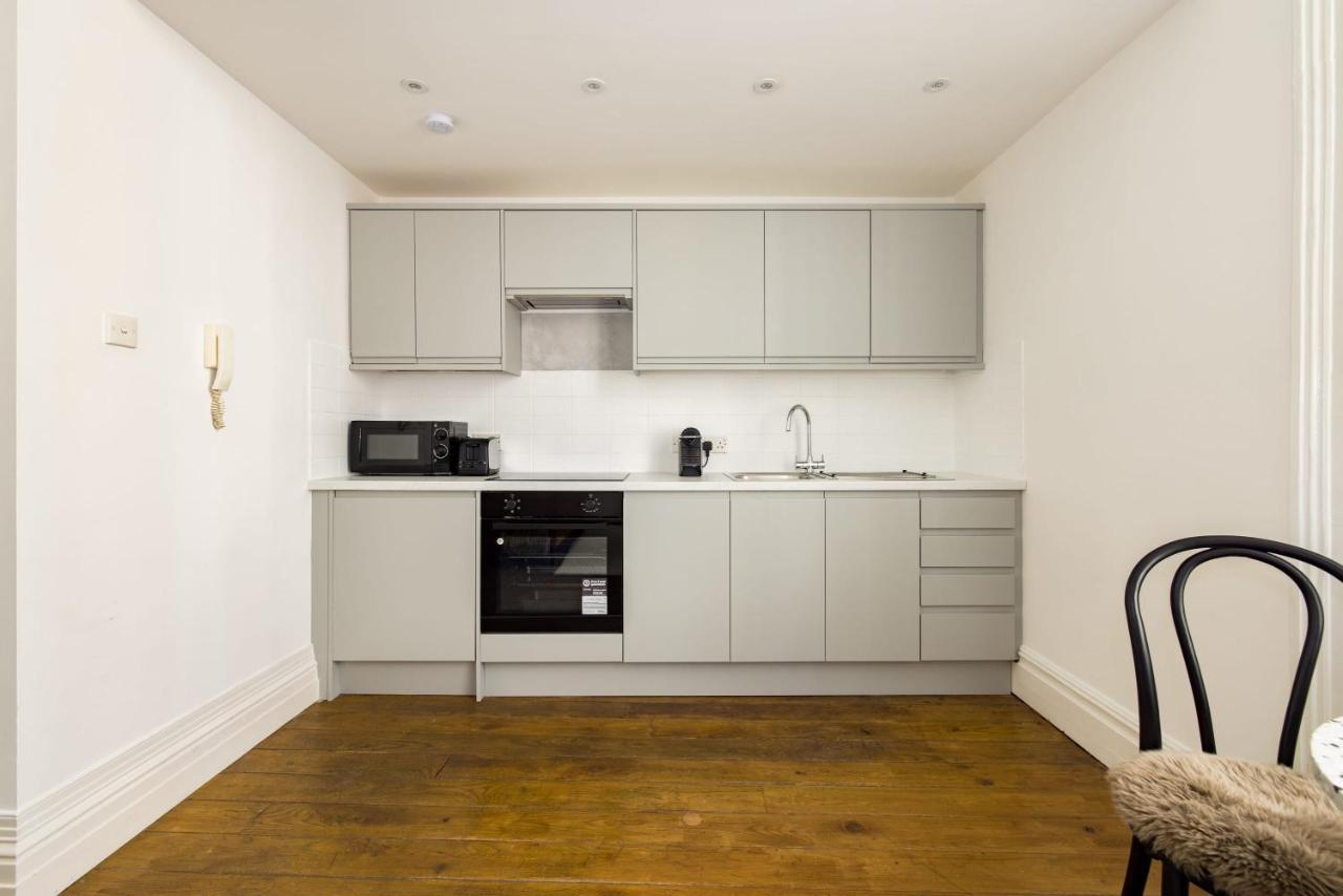 Spacious With Office & Rear Terrace Apartment *