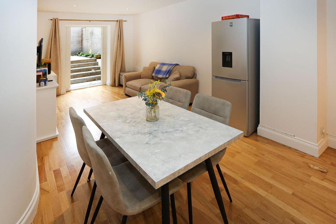 Bright 2-bed Garden Flat With Skylights In Chelsea London