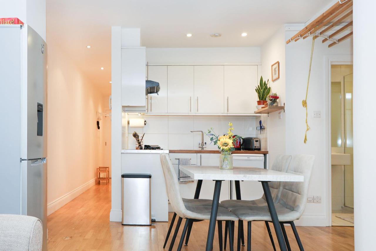 Bright 2-bed Garden Flat With Skylights In Chelsea Apartment