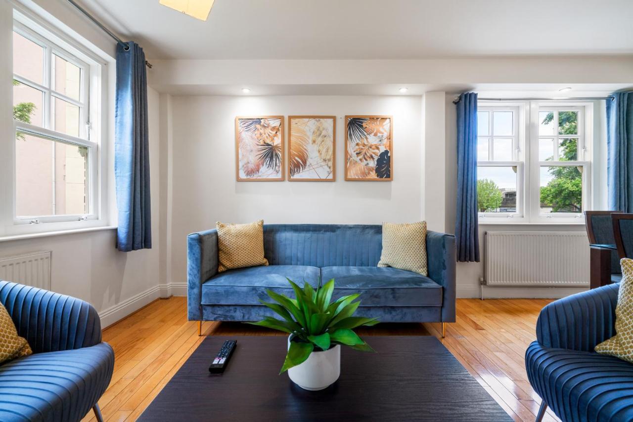 Terrific 2 Bed 2 Bath Apt With Gym & Roof Terrace -12 Mins From *