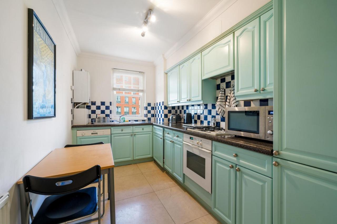 Apartment Terrific 2 Bed 2 Bath Apt With Gym & Roof Terrace -12 Mins From *