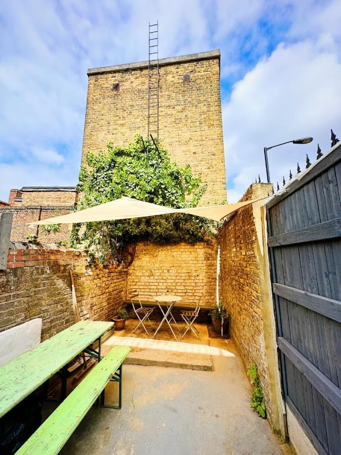 Modern Flat With King Bed, Garden & Outdoor Dining Londen