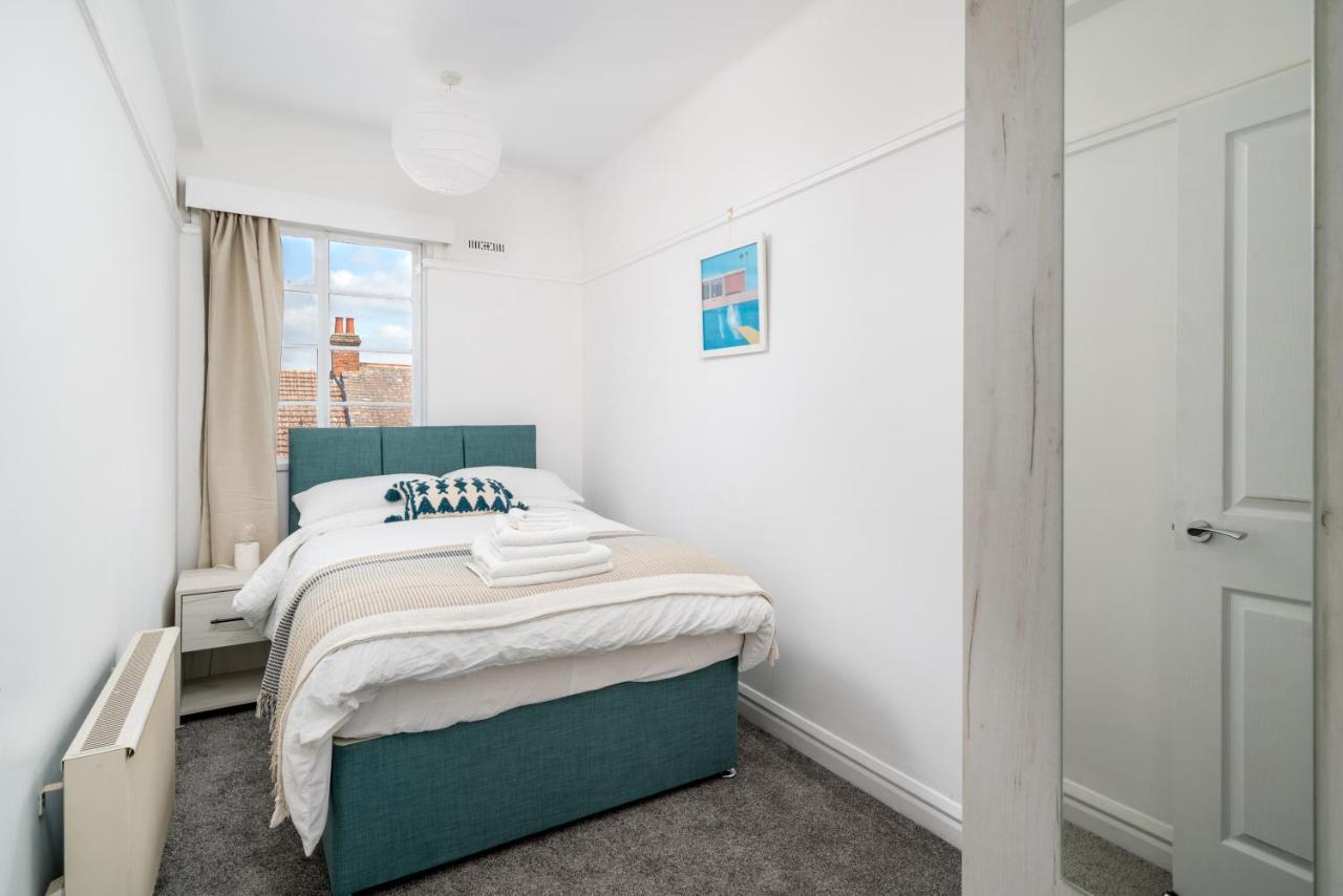 Bright West Hampstead Retreat Apartment London