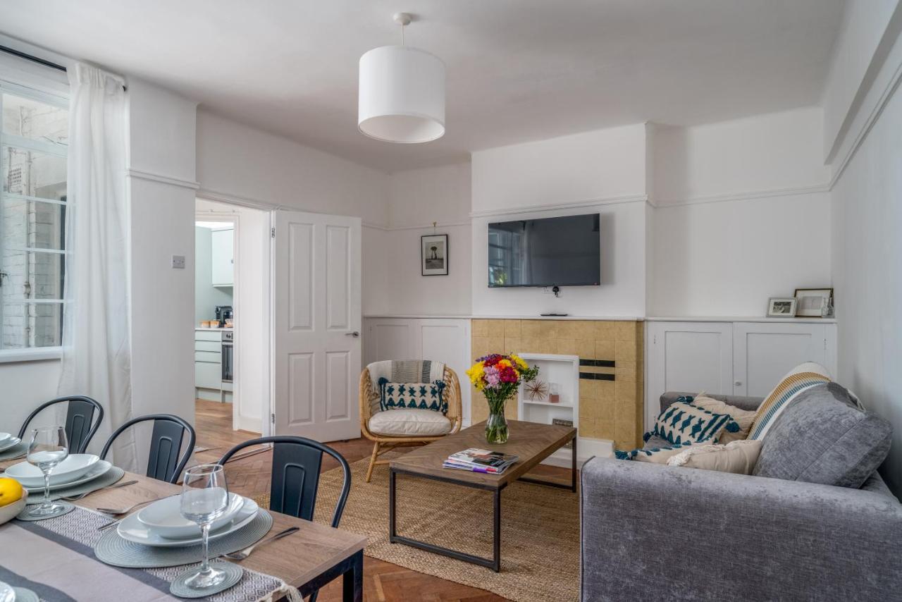 Bright West Hampstead Retreat Apartment