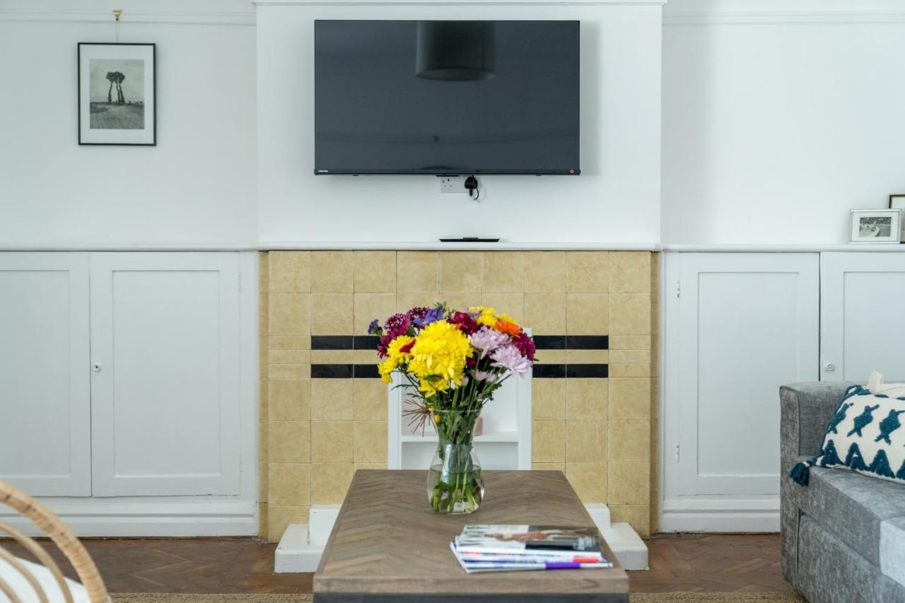 Apartment Bright West Hampstead Retreat *