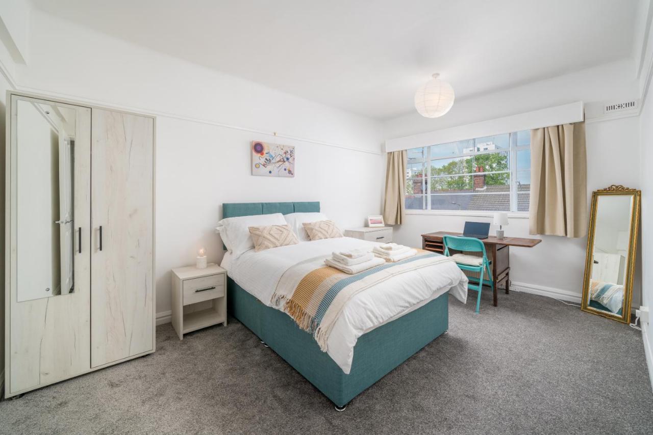 Apartment Bright West Hampstead Retreat