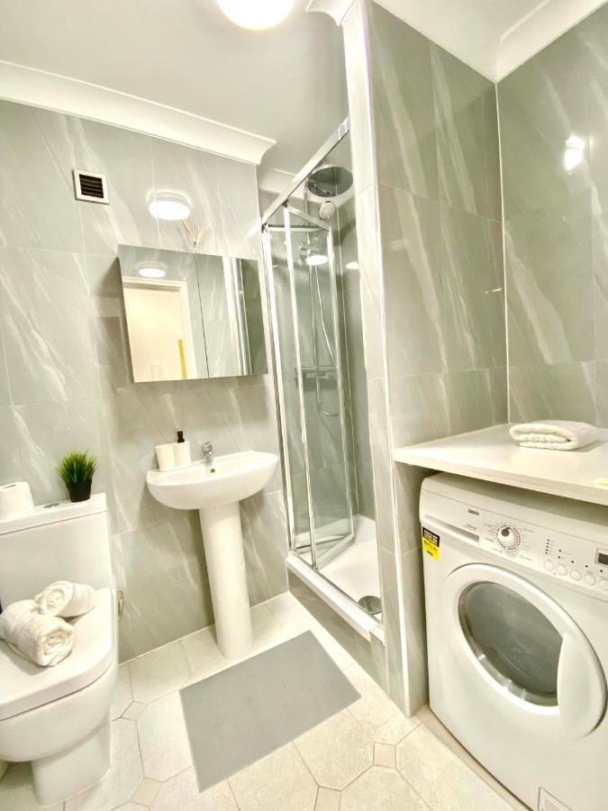 Apt- Balcony-kensington- 24 7 Security Leilighet *