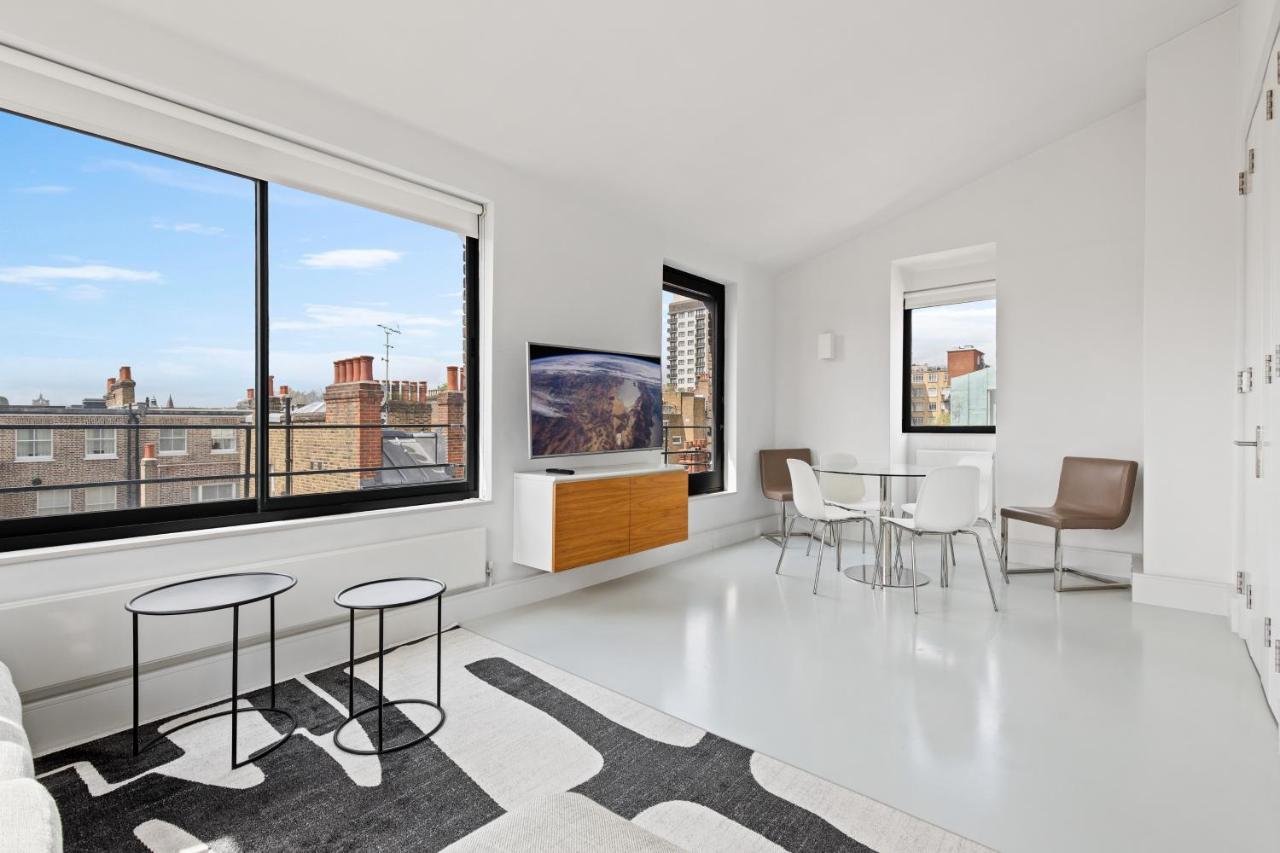 Luxurious Harrods Penthouse With Stunning Views *