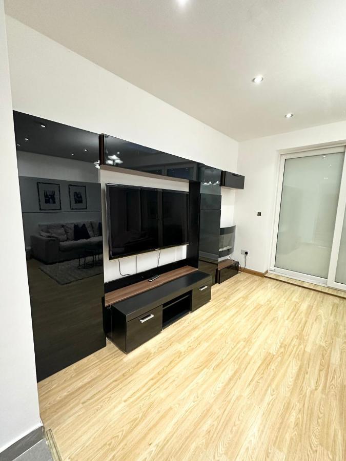 Relaxing In Spacious House * Londen