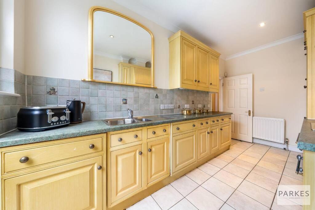 South Kensington - Cromwell Rd *