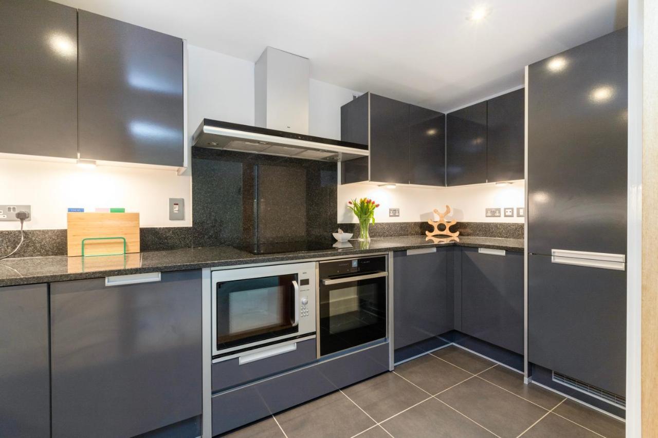 Modern 2 Bedroom 2 Bath With River View Apartment *