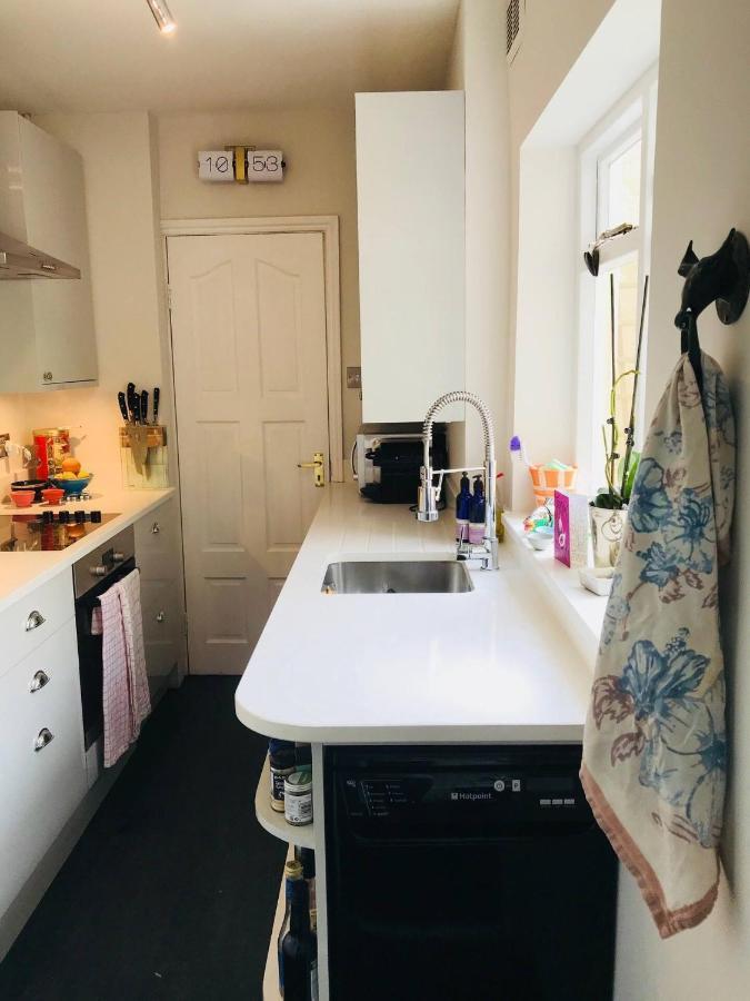 Apartment Colourful 2 Bed 2 Bath Tooting House London