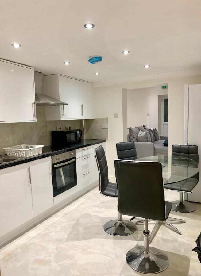 Apartment Modern Single In Kensington