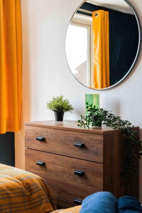 Holiday home Contractor Base With Pool Table London