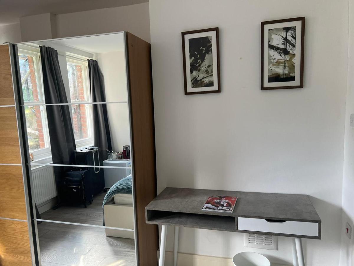 Double En-suite In Finsbury Park Homestay *