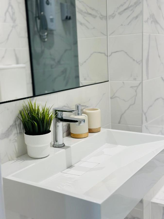 Gjestgiverier Marbel Aldgate *