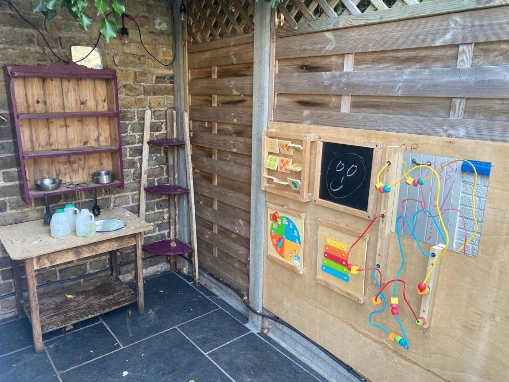 Three Bedroom Family With Garden In Walthamstow * Londres