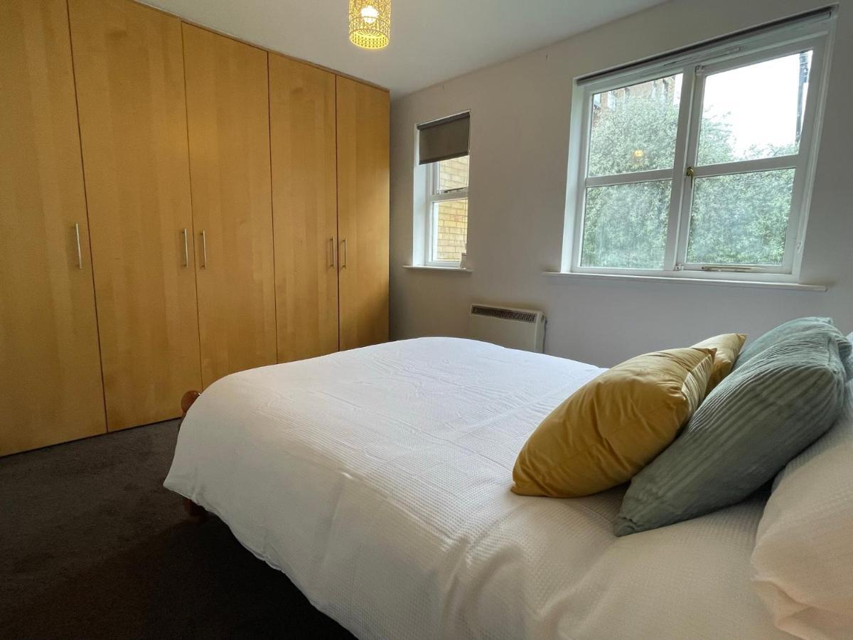 Surrey Docks Se16 Near Canada Water N Easy Access Canary Wharf Londen