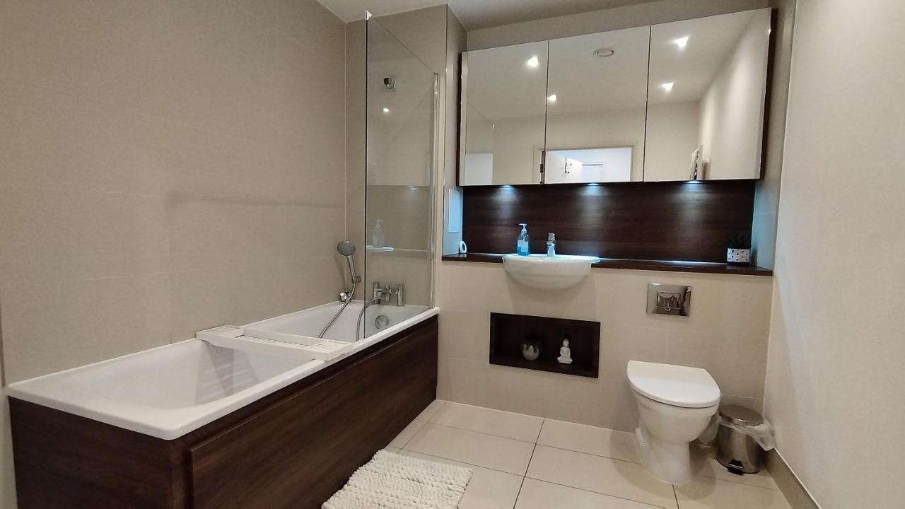 Riverview Amazing 2bed 2bath Apt Wparking Sleeps 6 Comfortably Leilighet London