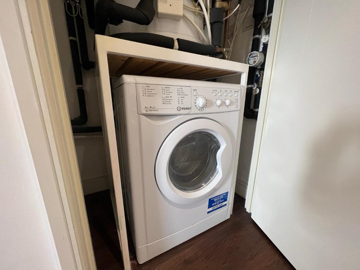 Riverview Amazing 2bed 2bath Apt Wparking Sleeps 6 Comfortably Leilighet London