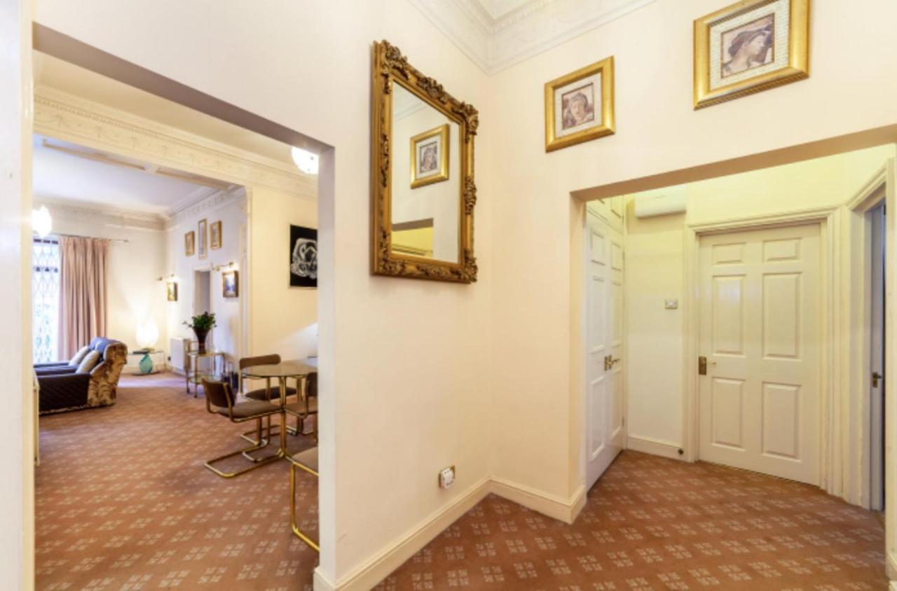 Apartment Large 3 Bed In Kensington Gardens *