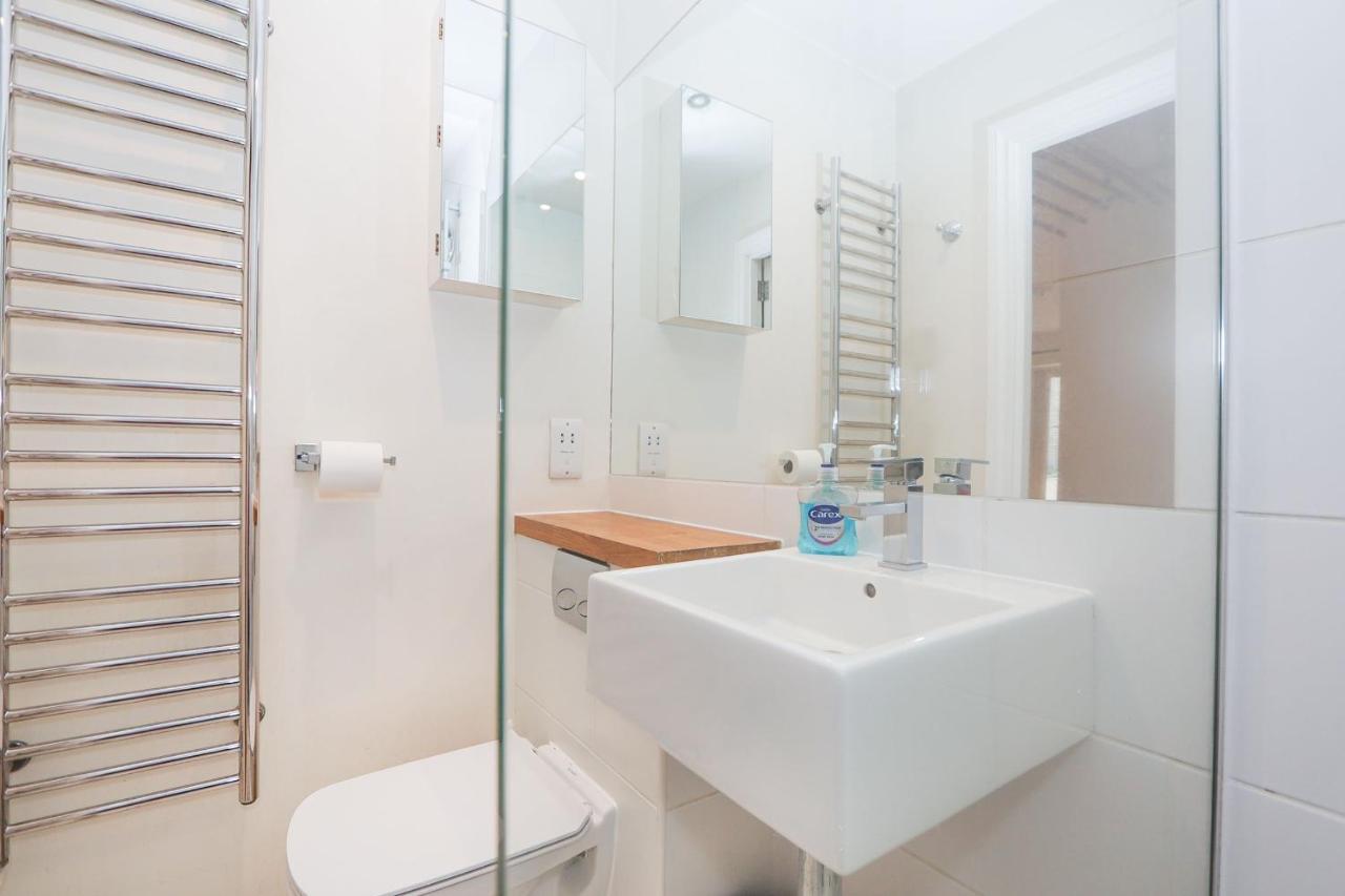 Bright 2-bed Garden Flat With Skylights In Chelsea Apartment *