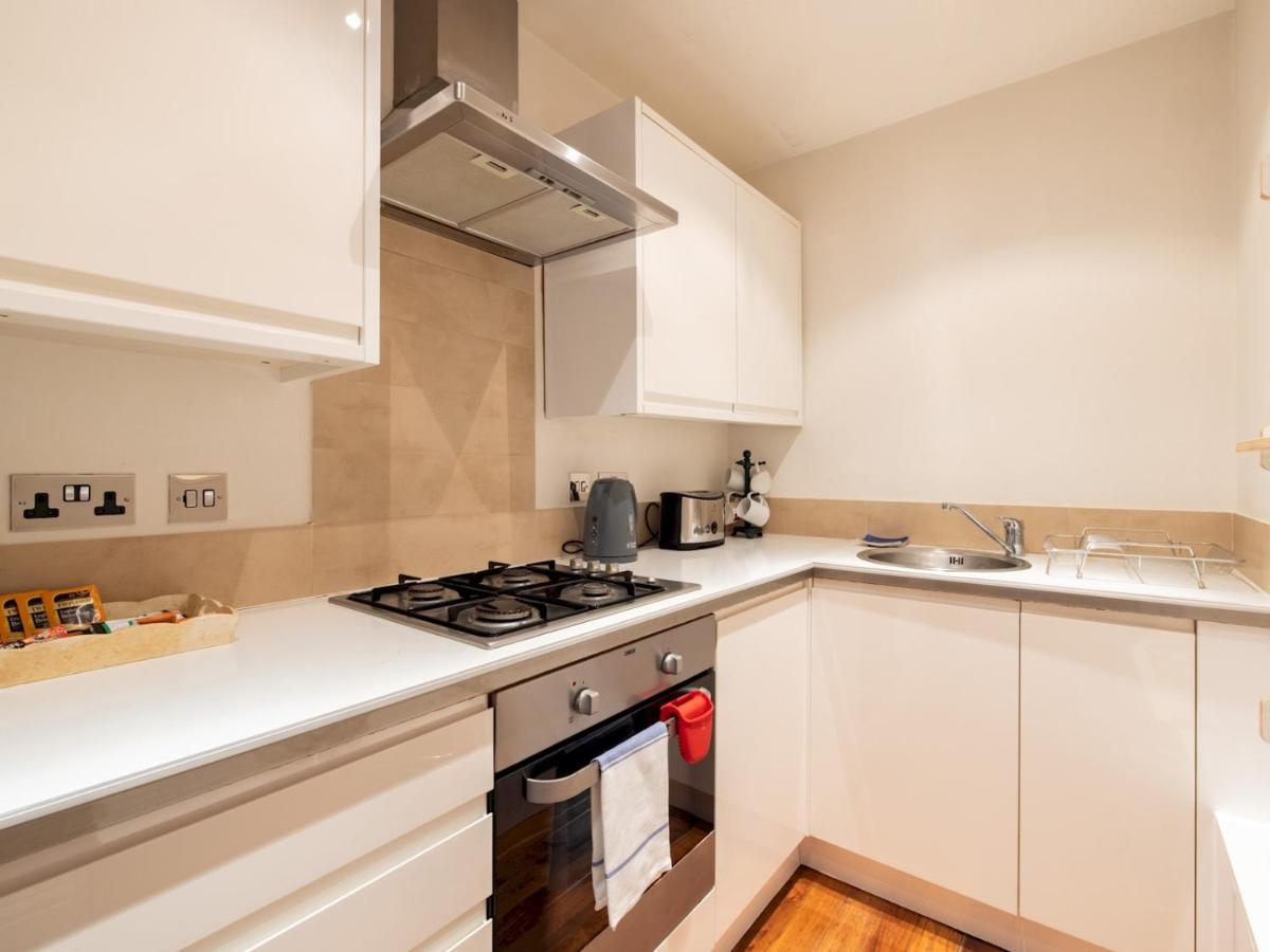 Cosy 1 Bedroom Flat Centrally Located In Chelsea Apartment *