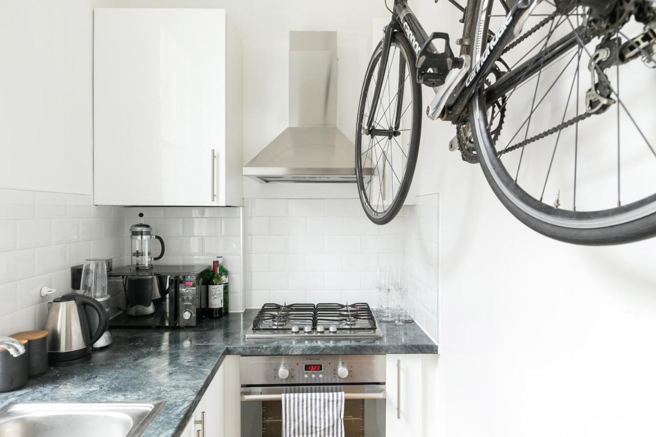 Light Filled With View Of Regents Park Appartement Londen