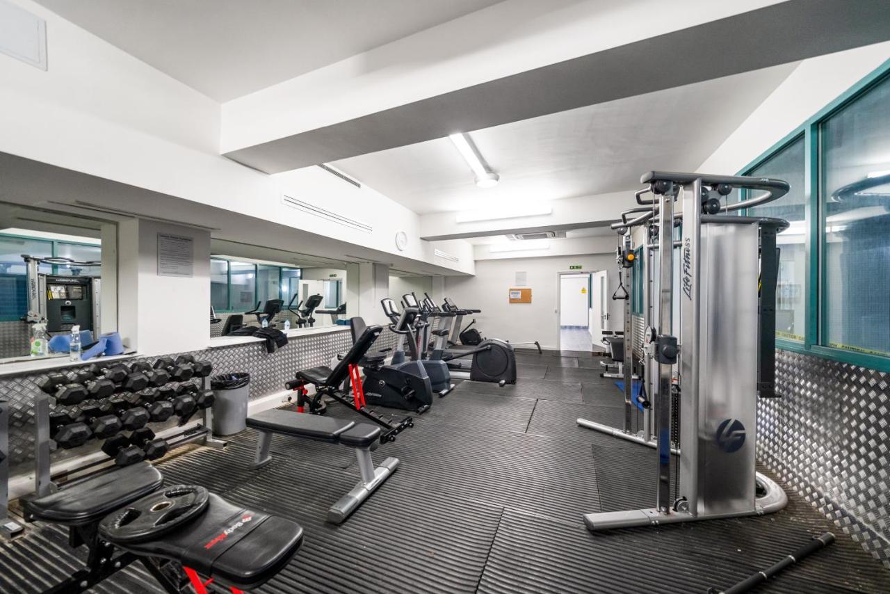 Terrific 2 Bed 2 Bath Apt With Gym & Roof Terrace -12 Mins From London
