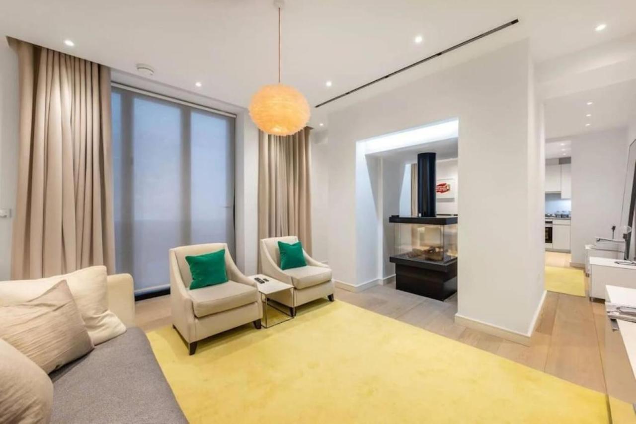 Posh 3 Bedroom Flat With Terrace And Indoor Fireplace In Mayfair, Near Hyde Park London