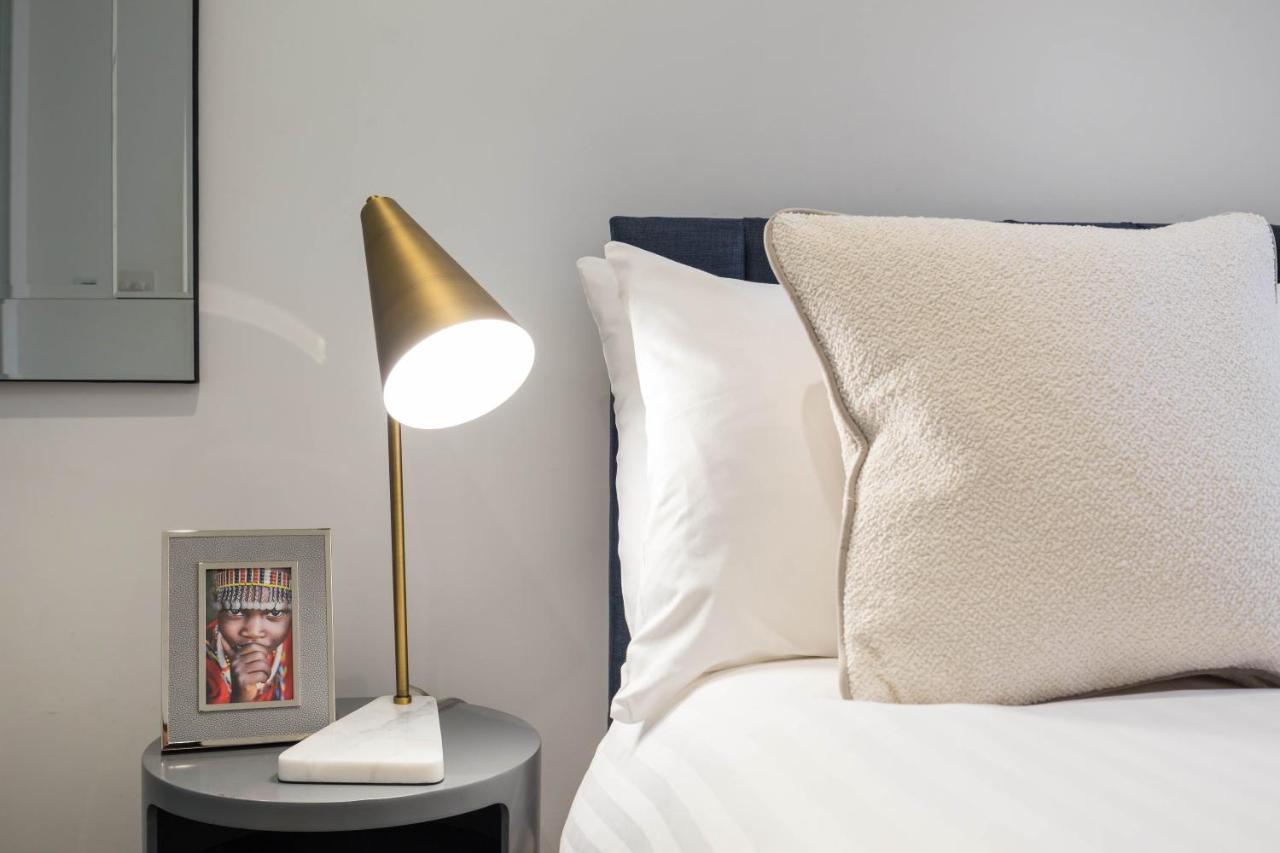 Urban Chic - Rathbone * London