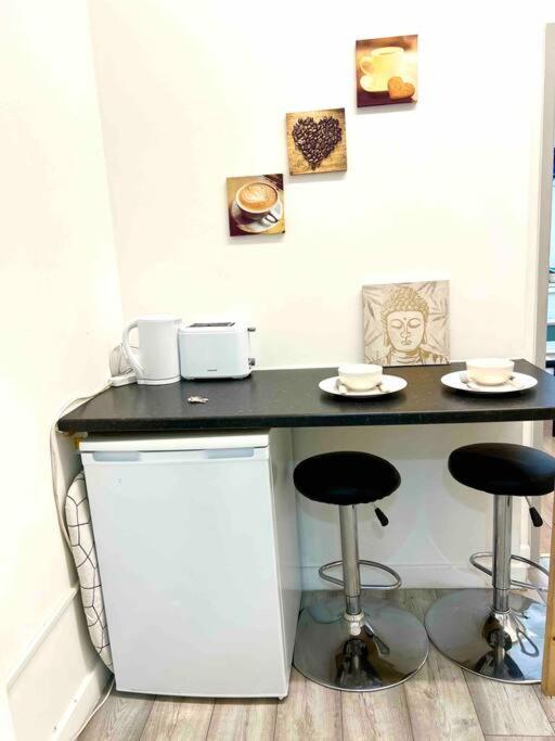 Apartment Trendy One Bedroom Flat In *