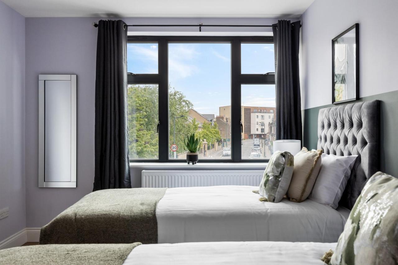 Stylish & Spacious 3 Bed With Fast Wifi, Close To Tube & Wembly * Londres